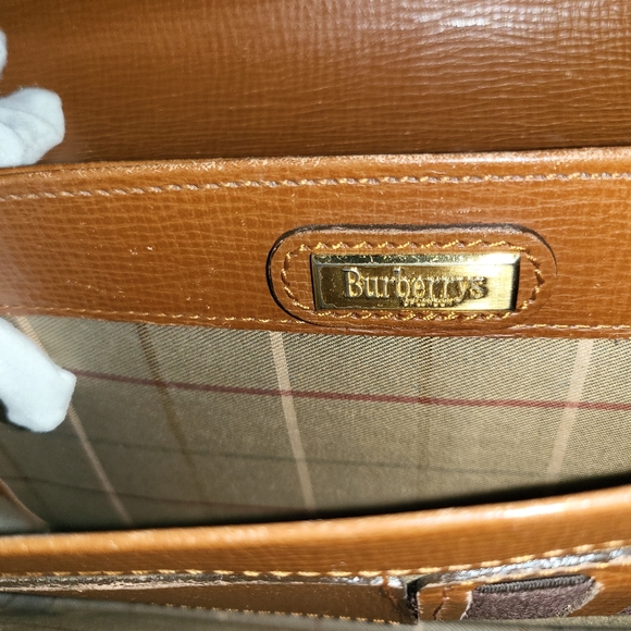 Burberrys Vintage Clutch - Picture 6 of 8